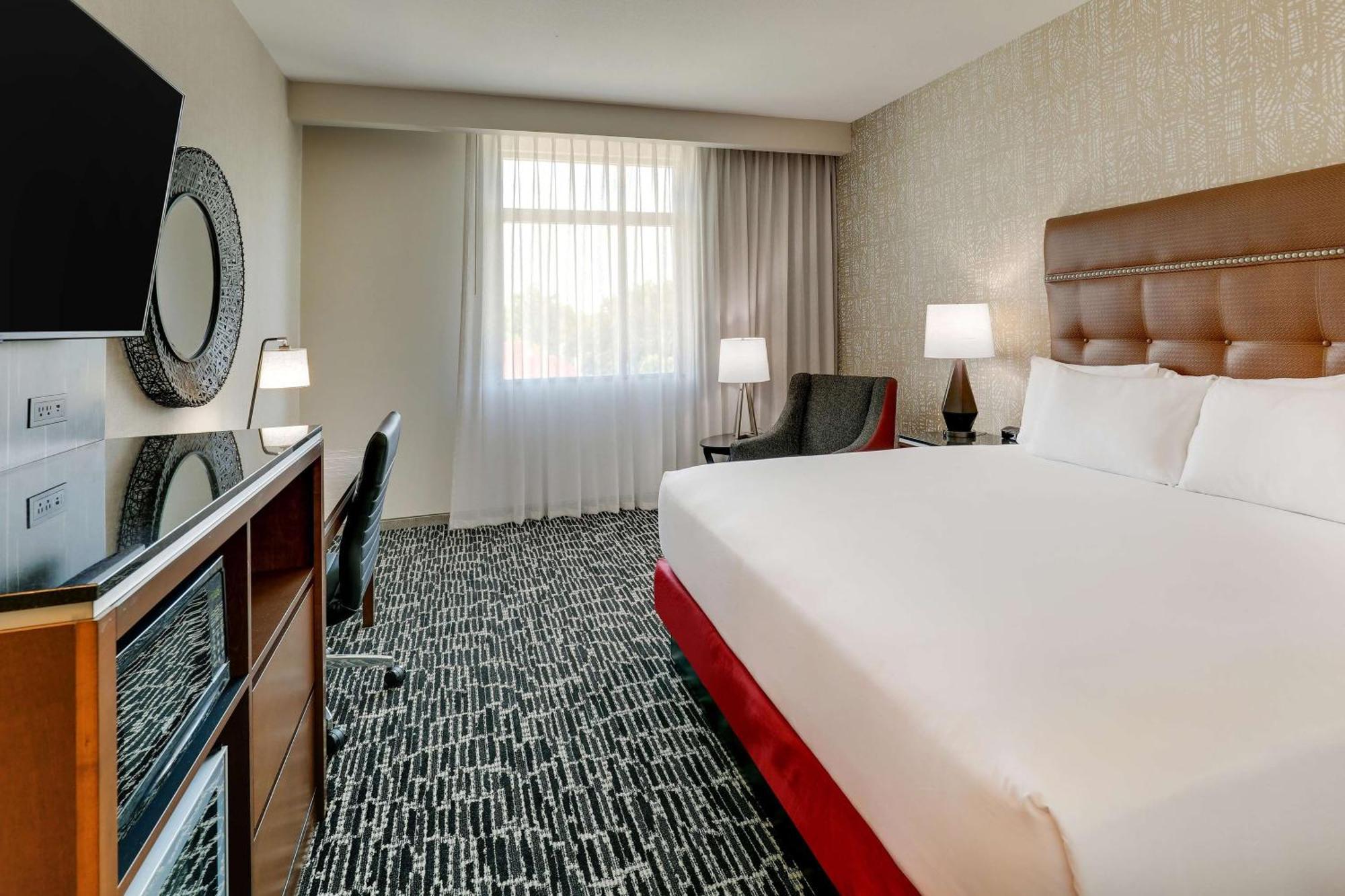 Drury Plaza Hotel Savannah Пулер Экстерьер фото